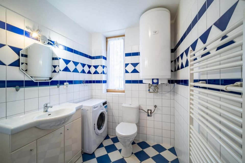 Bathroom, washing machine