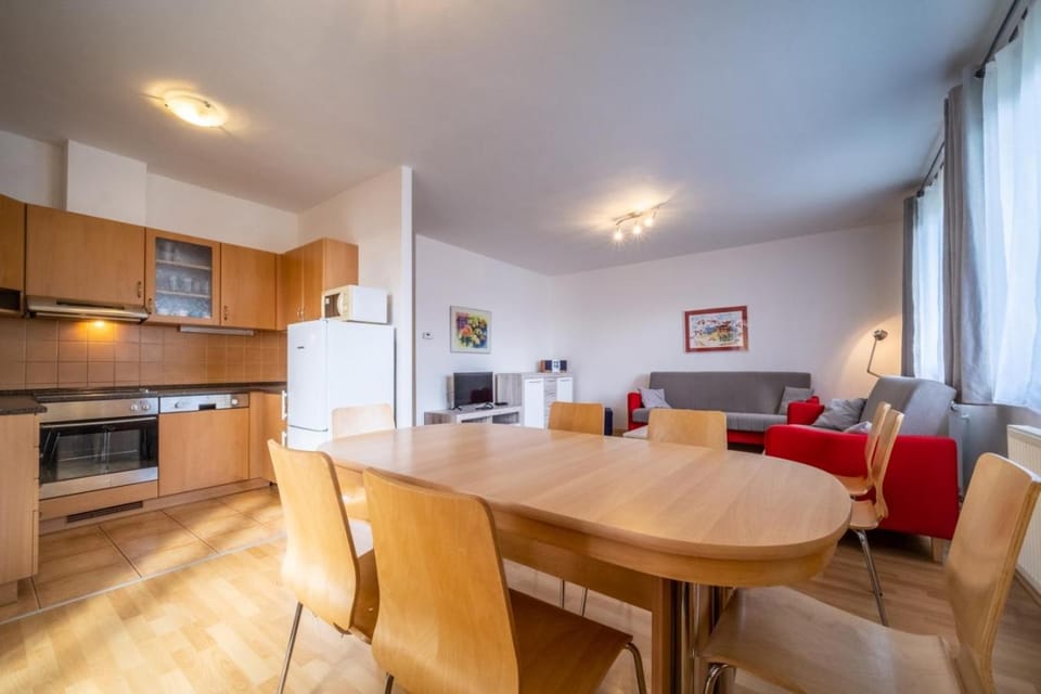 Kitchen or kitchenette, Living room, Seating area, Dining area, pet friendly, stove