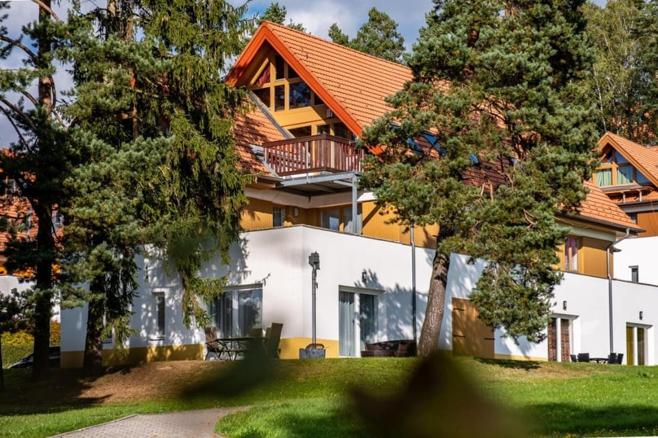 Property building, Day, Garden, Garden view