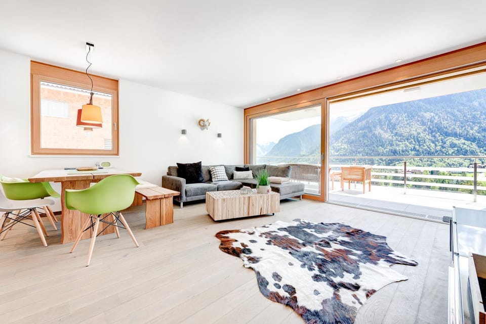 Living room, Seating area, Dining area, Mountain view