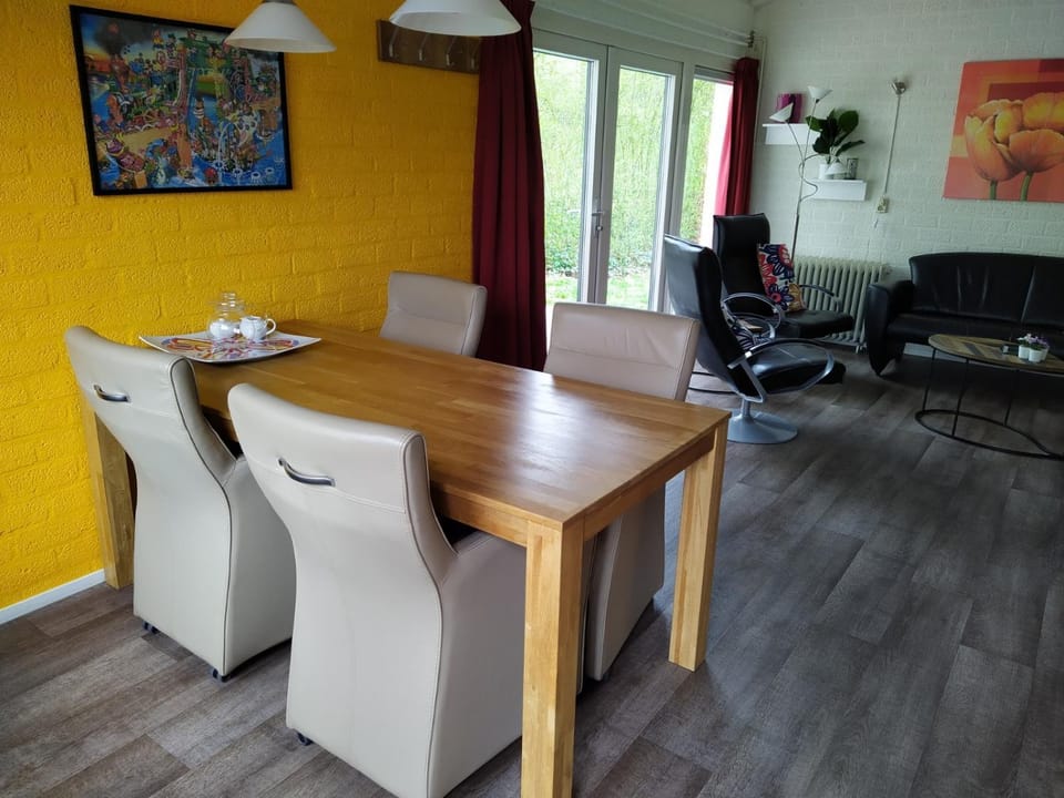 Dining area, kitchen