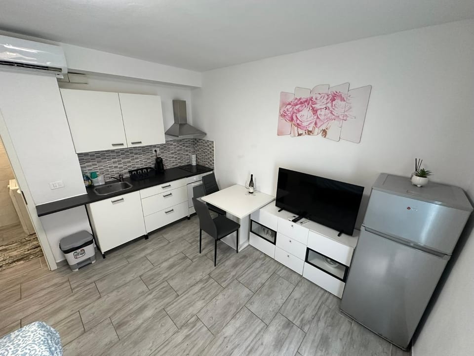 TV and multimedia, Kitchen or kitchenette, Dining area