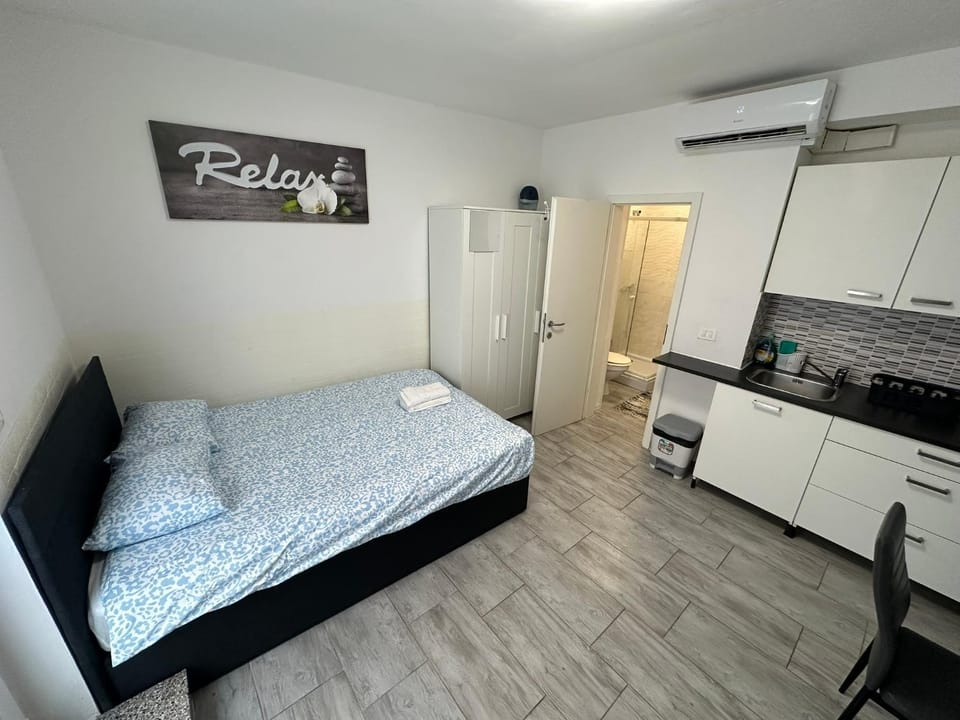 Bed, Kitchen or kitchenette