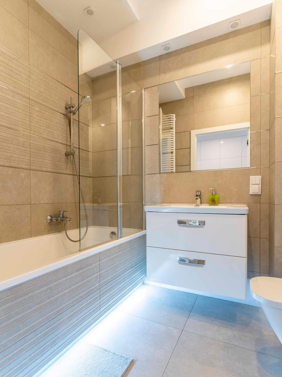 Shower, Toilet, Bathroom, Bath