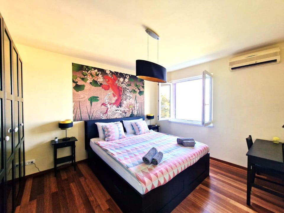 Bed, Photo of the whole room, Bedroom, air conditioner