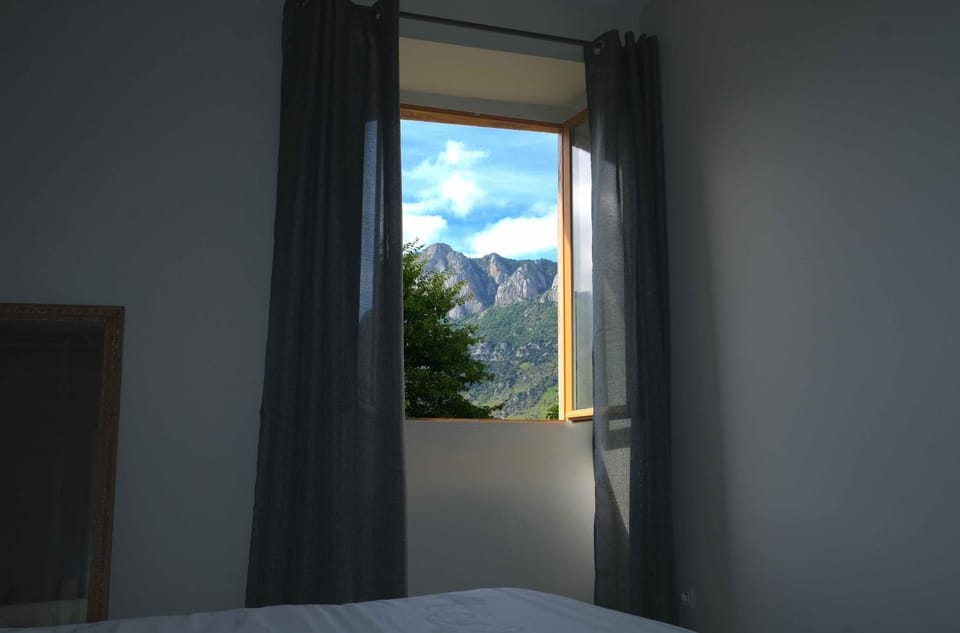 Bedroom, Garden view, Landmark view, Mountain view