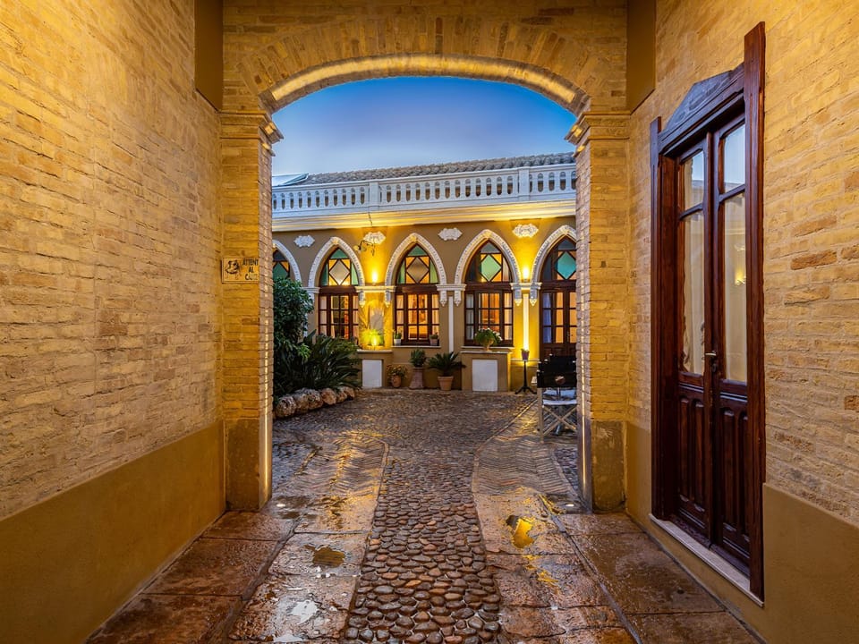 Facade/entrance