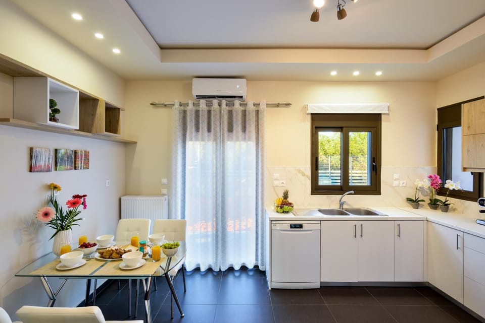 Kitchen or kitchenette, Food and drinks, Communal kitchen