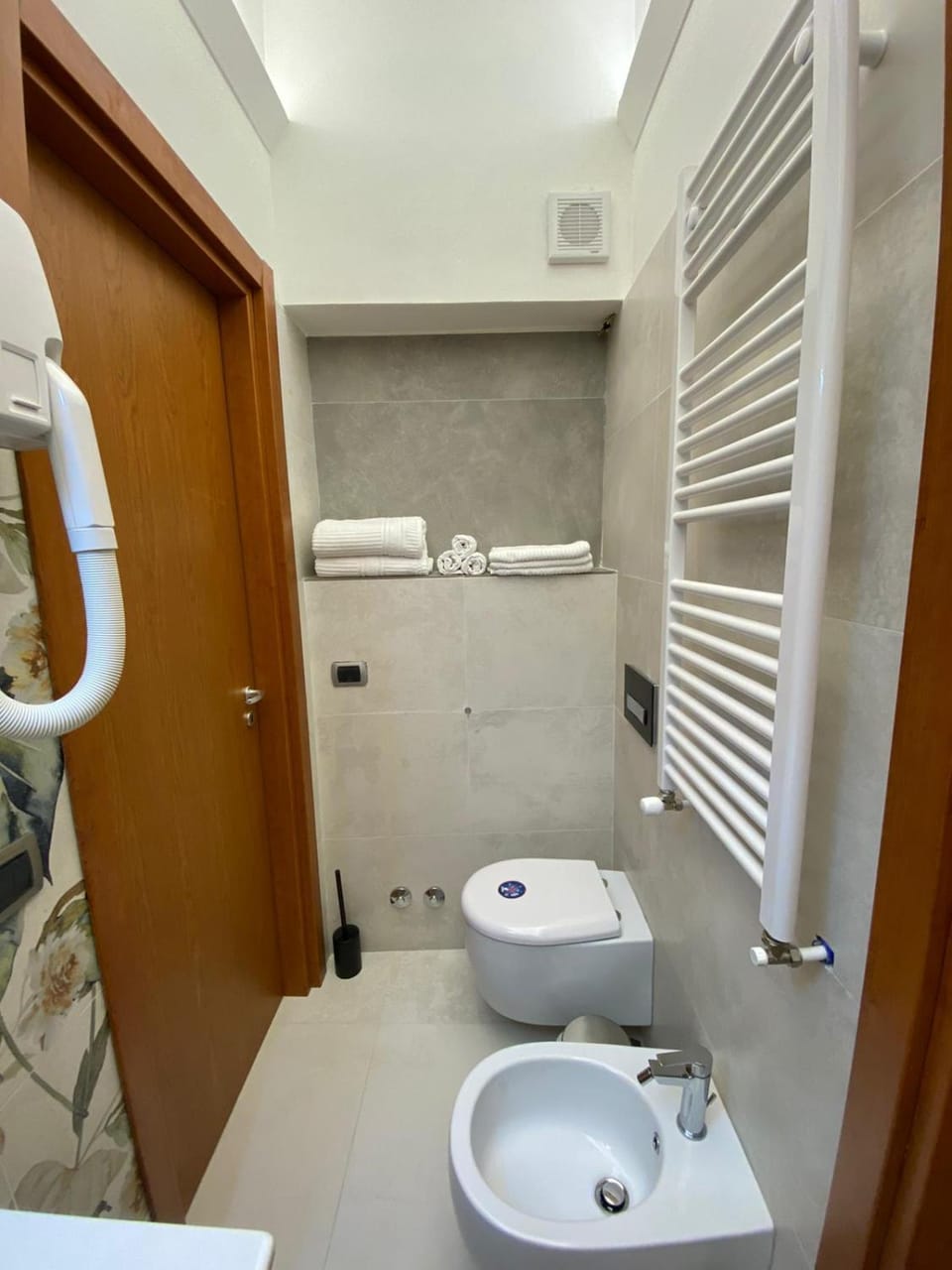 Toilet, Bathroom, bidet, towels