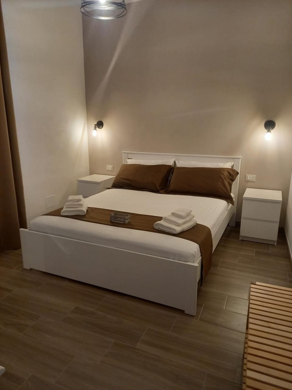 Photo of the whole room, Bedroom