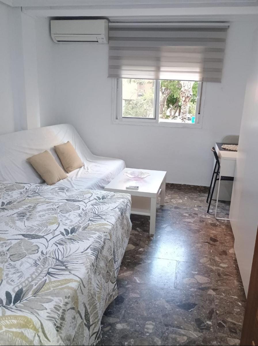 Alquiler Universidades Malvarrosa Playa Maritim Valencia Solo para familias con niños Apartment in Valencia
