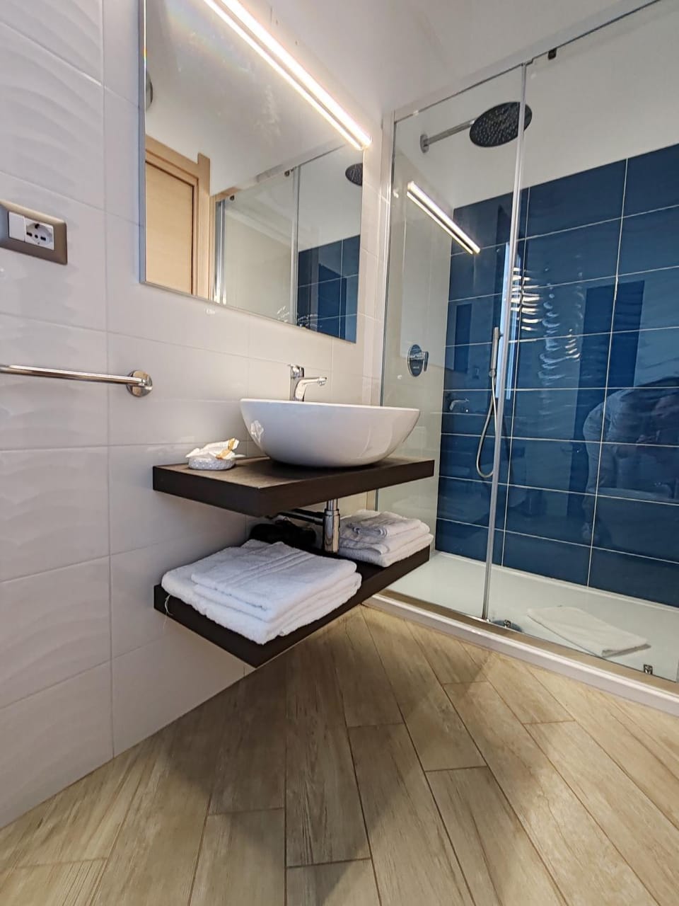 Shower, Bathroom, towels