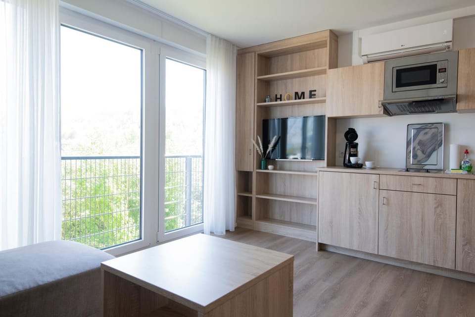 Kitchen or kitchenette, Living room
