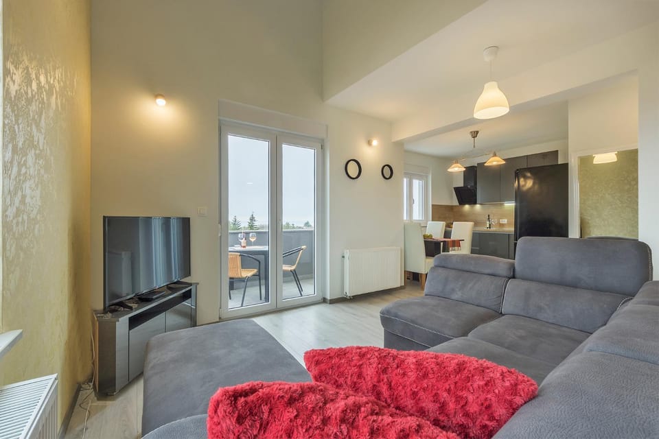 Communal lounge/ TV room, TV and multimedia, Living room