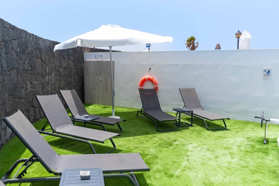 Garden, Swimming pool, sunbed