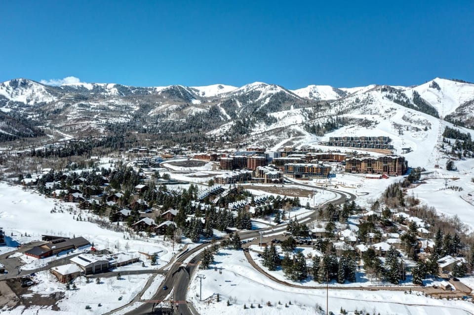 19 Main Street Lookout by SkyRun Park City House in Park City