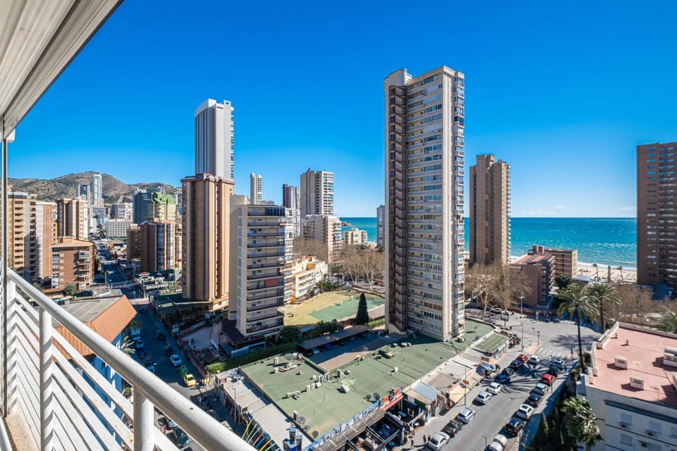 Day, Neighbourhood, Natural landscape, City view, Sea view, Street view, Location