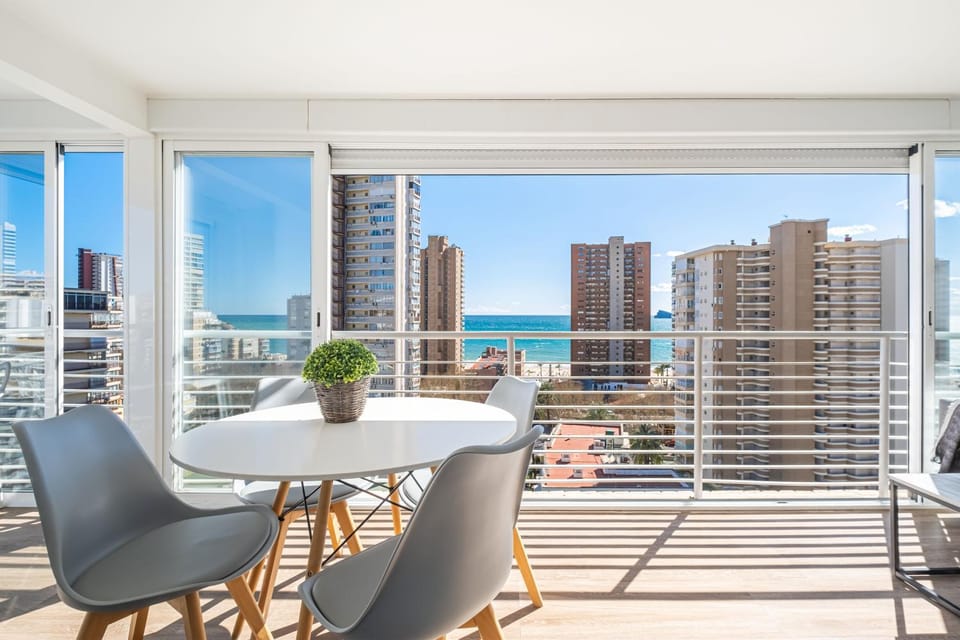 Day, Natural landscape, View (from property/room), Balcony/Terrace, Living room, Dining area, City view, Sea view