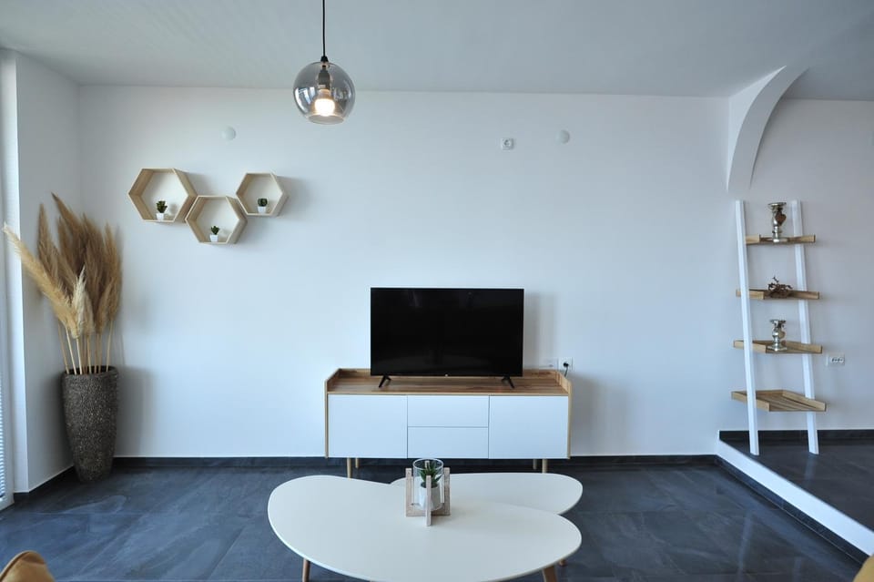 Communal lounge/ TV room, TV and multimedia