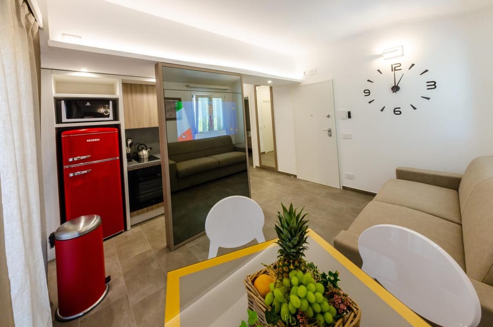 Kitchen or kitchenette, Living room