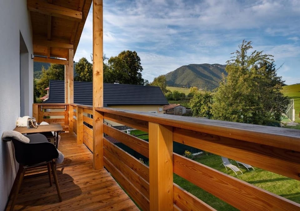 Balcony/Terrace, Mountain view