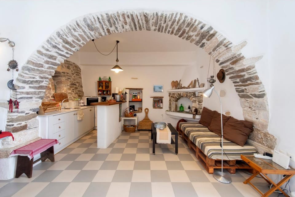 Kitchen or kitchenette, Seating area