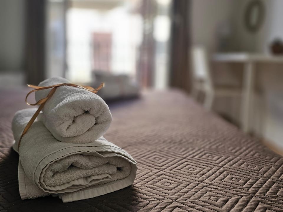 Bedroom, towels