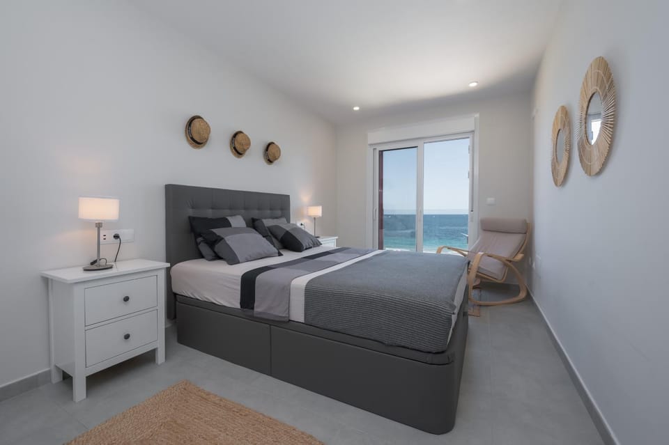 Bed, Photo of the whole room, Bedroom, Sea view