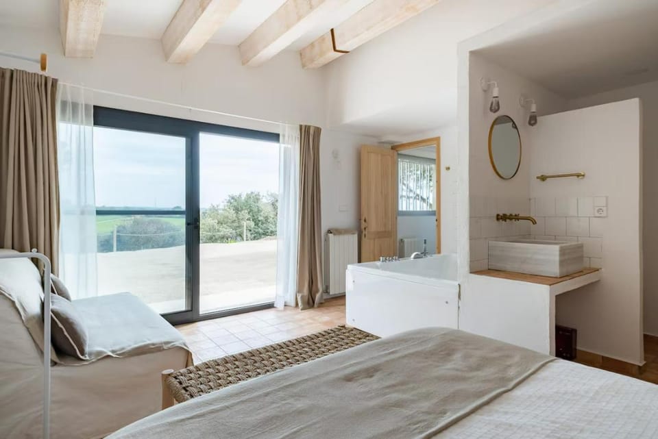 Natural landscape, Hot Tub, Photo of the whole room, Bedroom