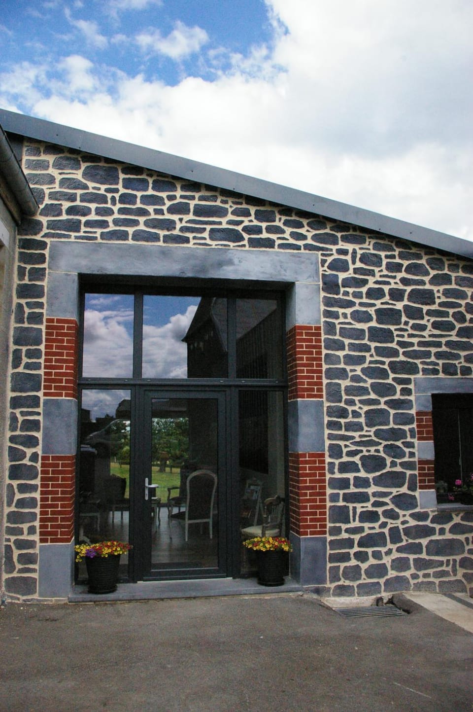 Facade/entrance