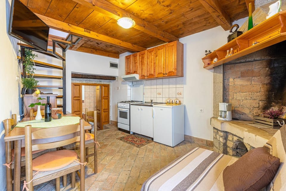 Kitchen or kitchenette, Living room