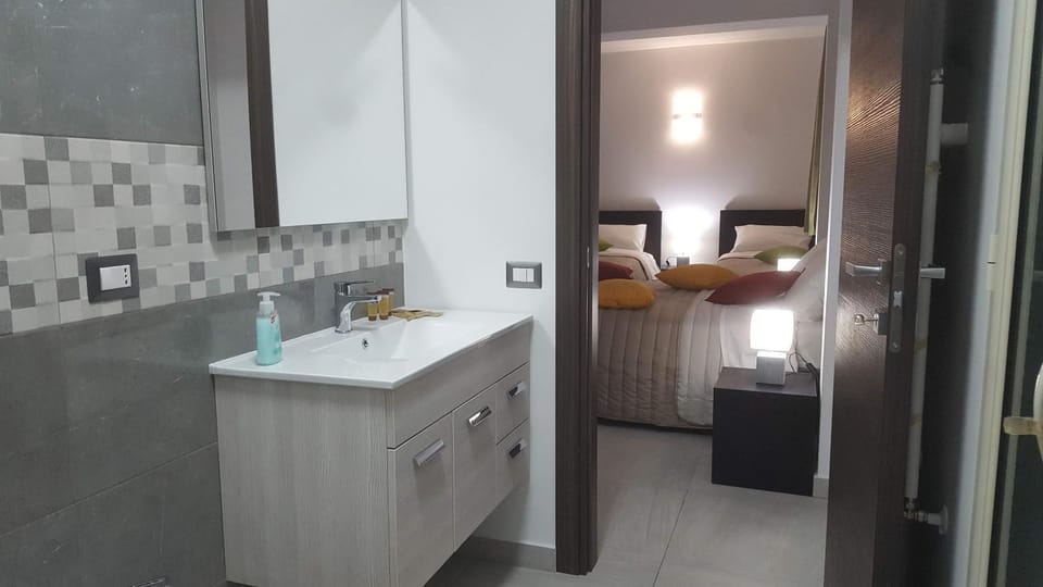 Bed, Bathroom, Photo of the whole room, Bedroom