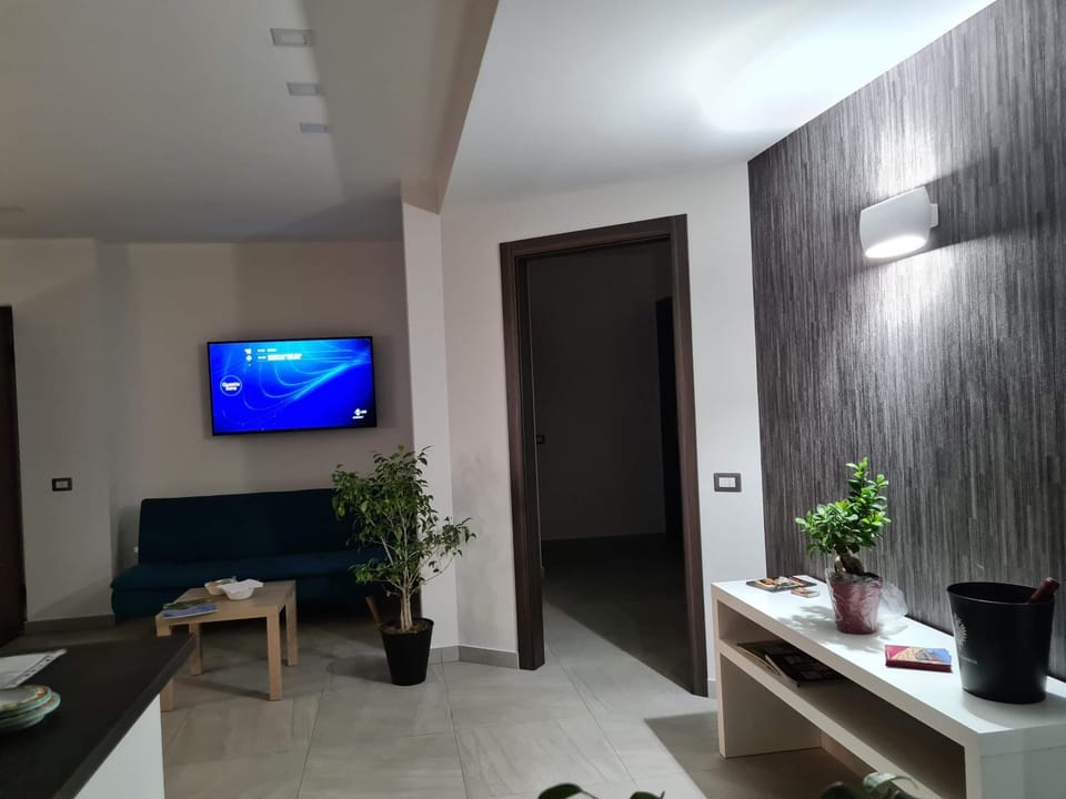 Communal lounge/ TV room, Lobby or reception