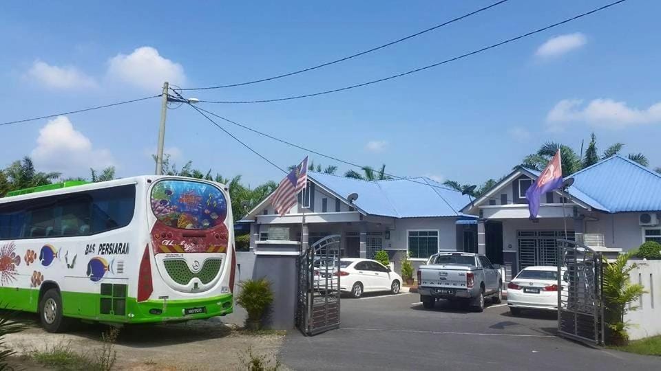 Homestay Hj Esmon Parit Raja UTHM Apartment in Johor