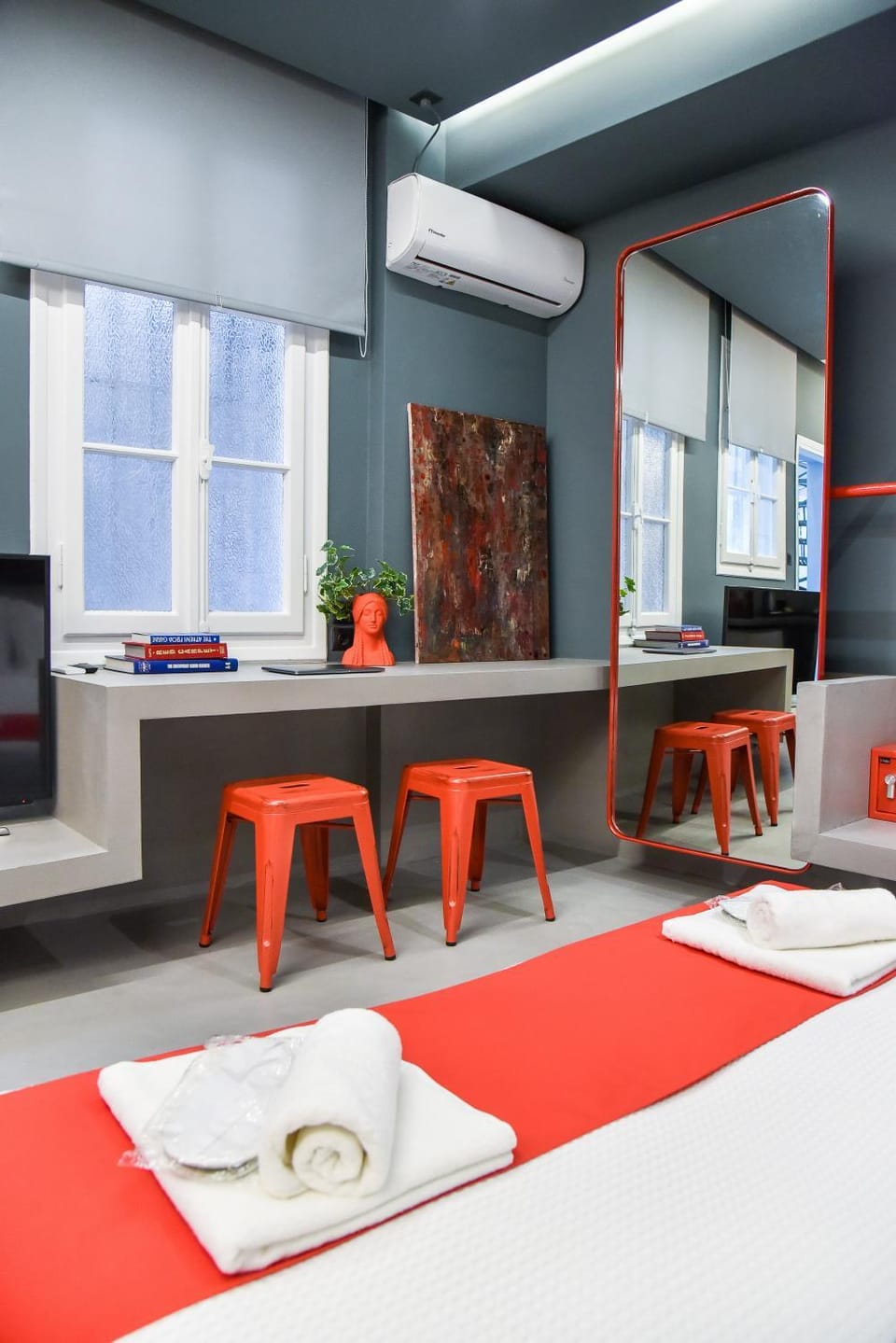 CentraL44 YoLo Casual Suite- Ermou Apartment in Athens