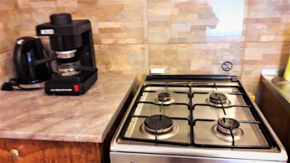 Coffee/tea facilities, stove