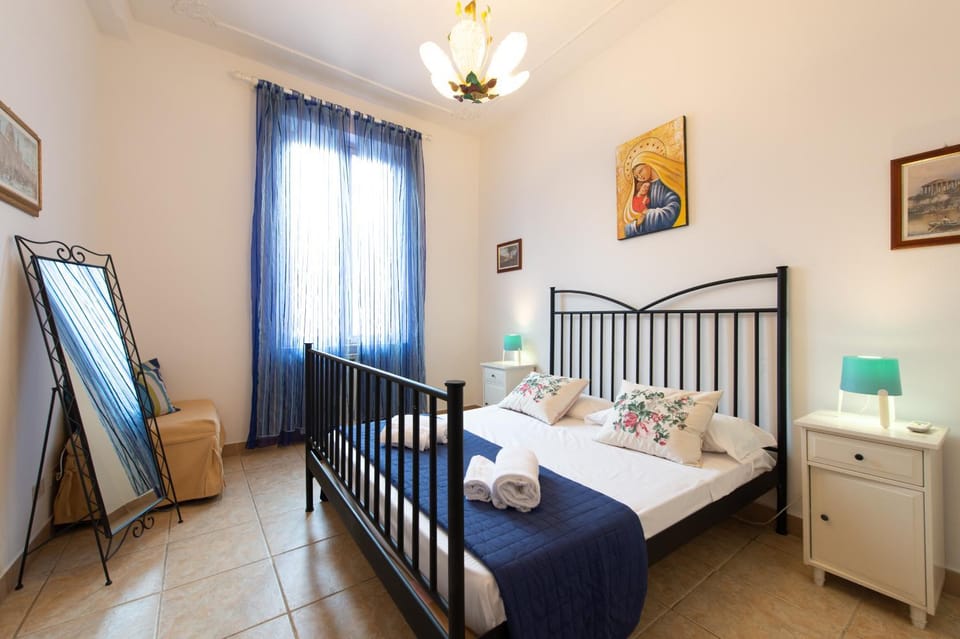 Other, Photo of the whole room, Decorative detail, Bedroom