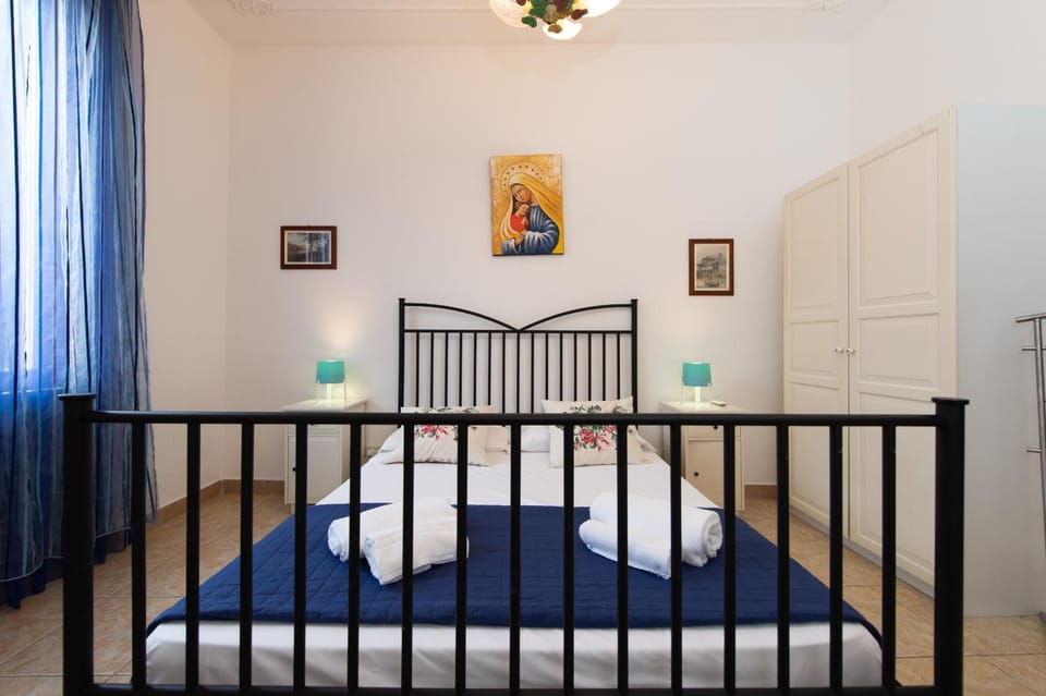 Other, Photo of the whole room, Decorative detail, Bedroom