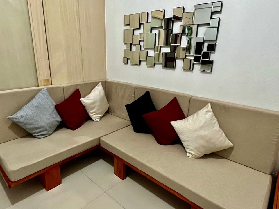 1BR Jazz Bel-air Makati, POOLVIEW, TRIDENT Apartment in Makati