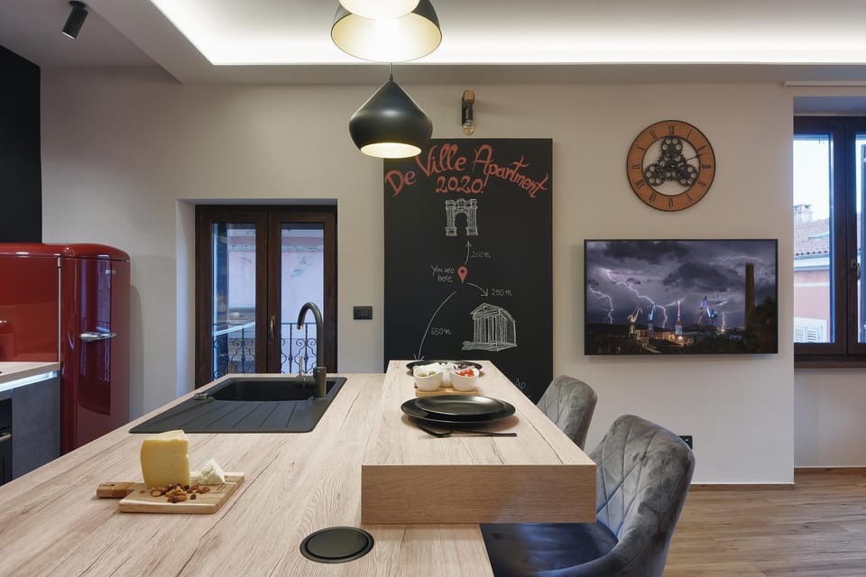 TV and multimedia, Dining area