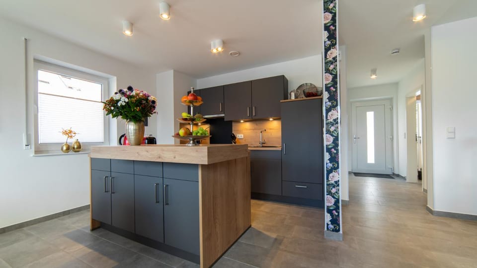 Facade/entrance, Kitchen or kitchenette