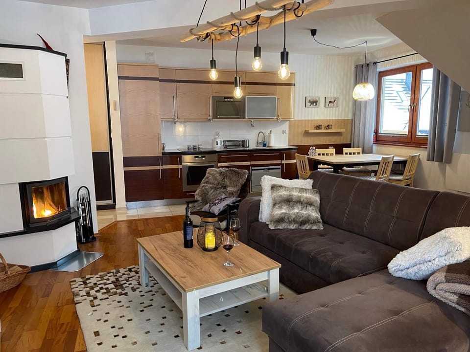 Kitchen or kitchenette, Living room, Seating area, Dining area