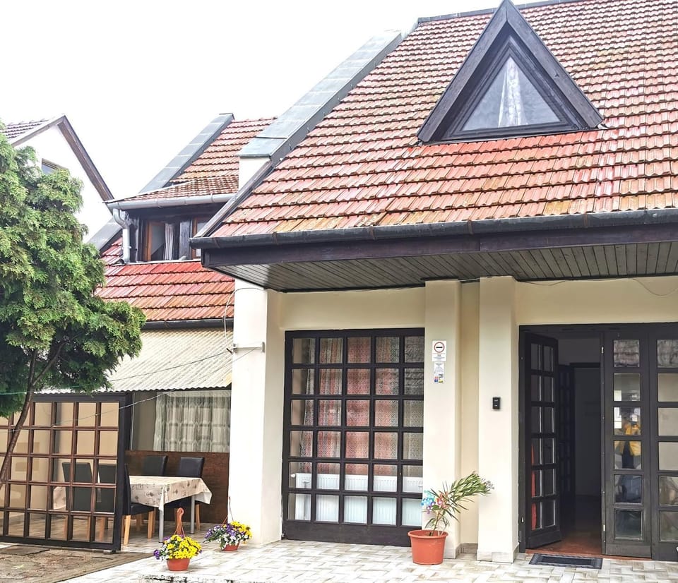 Ambient Thermal Apartman Gyula Bed and Breakfast in Hungary