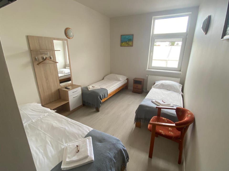 Bed, Living room, Photo of the whole room, Bedroom, towels