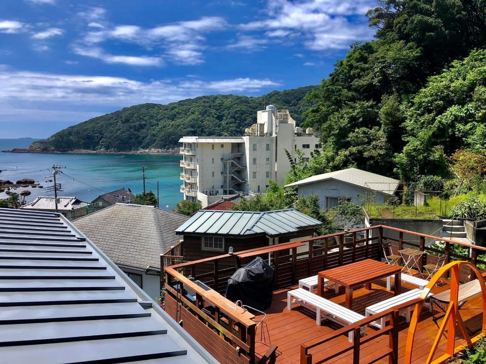Communal lounge/ TV room, BBQ facilities, View (from property/room), Balcony/Terrace, Sea view