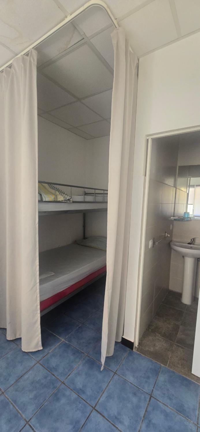 ALBERGUE CRISTINA habitaciones con baño privado y mini cocina Hostel in Corralejo