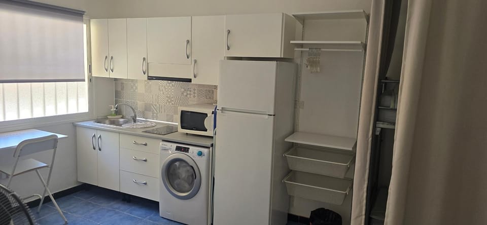 ALBERGUE CRISTINA habitaciones con baño privado y mini cocina Hostel in Corralejo