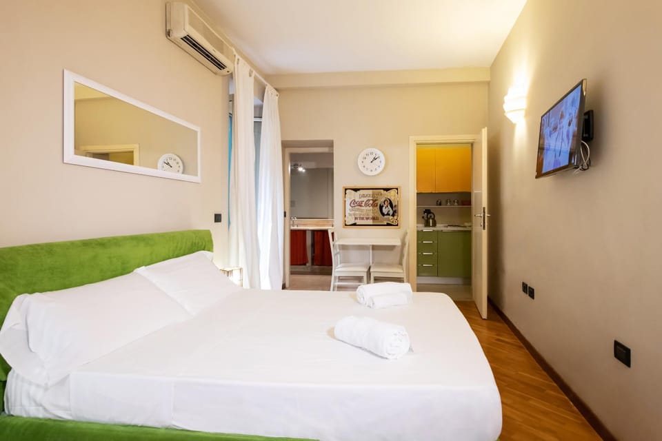 Bathroom, Kitchen or kitchenette, Dining area, Bedroom