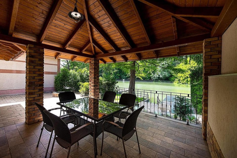 Natural landscape, View (from property/room), Balcony/Terrace, Beach, River view
