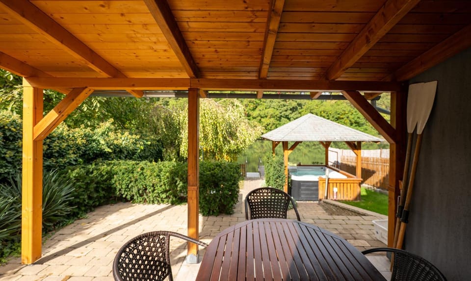 Arborétum Nyaraló Szarvas - Kültéri jakuzzival House in Hungary